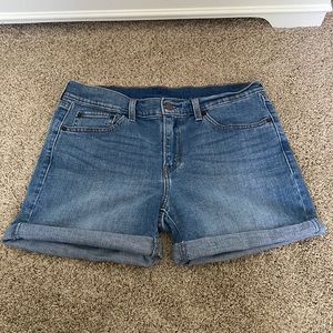 Levi Jean Shorts- Medium Wash